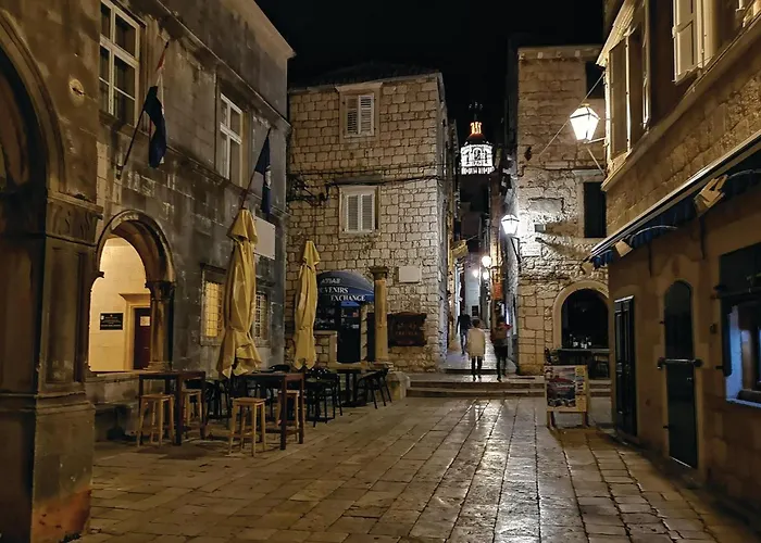 - 05 Апартаменты