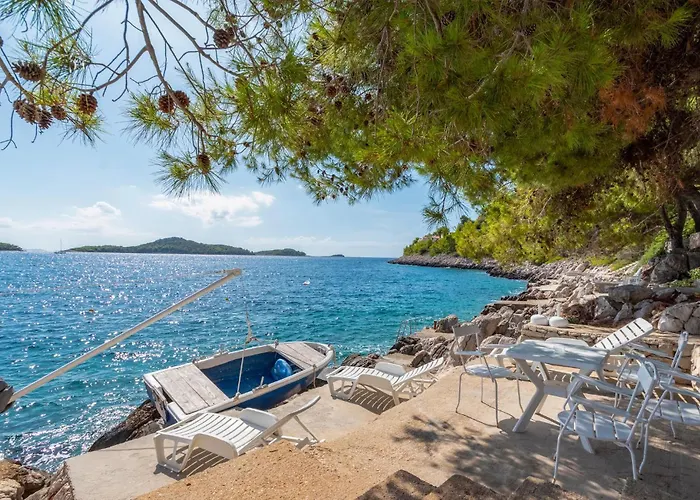 - 05 Апартаменты